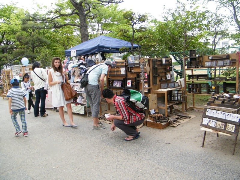 Hanazono Shrine flea market