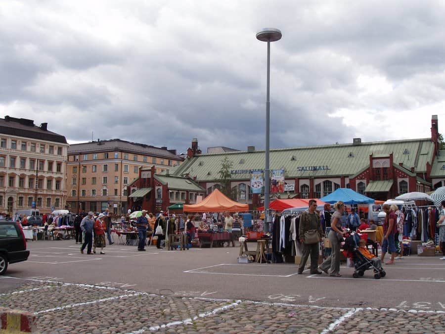Hietsu Helsinki flea market summer browsers and vintage goods vendors