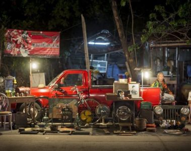 Talad Rot Fai flea market Bangkok Copyright L.Creaser