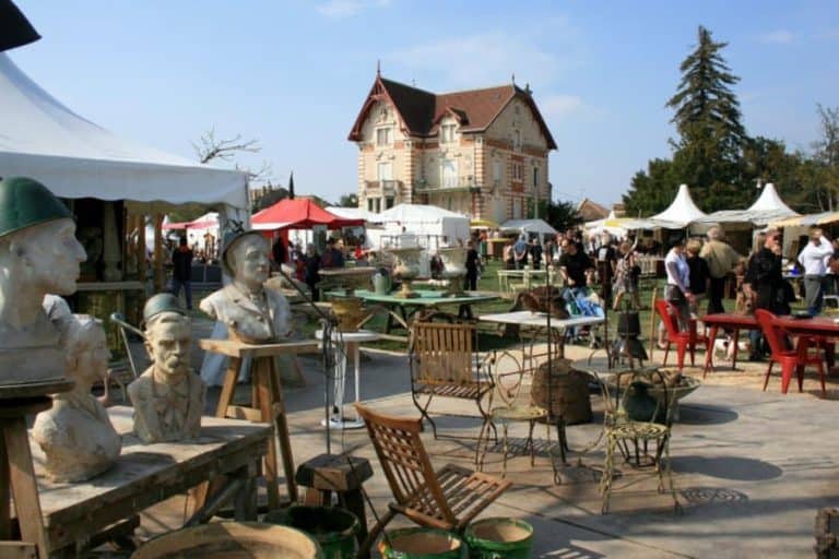 marché à la brocante et aux antiquités Isle sur la Sorgue 2