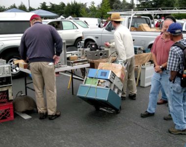 Silicon Valley Electronics flea market (Photo: Oskay via Flickr, evilmadscientist.com)